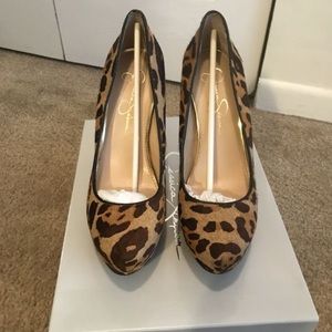 Jessica Simpson pumps